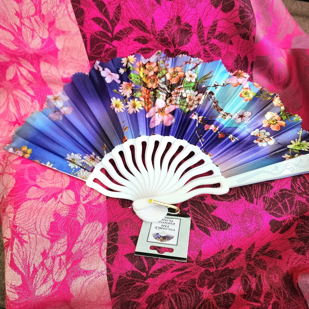 Floral Folding Fan with Gold Designs and White Handle and Tassel. NWT.